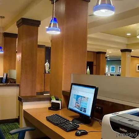Fairfield Inn And Suites By Marriott Madison East 