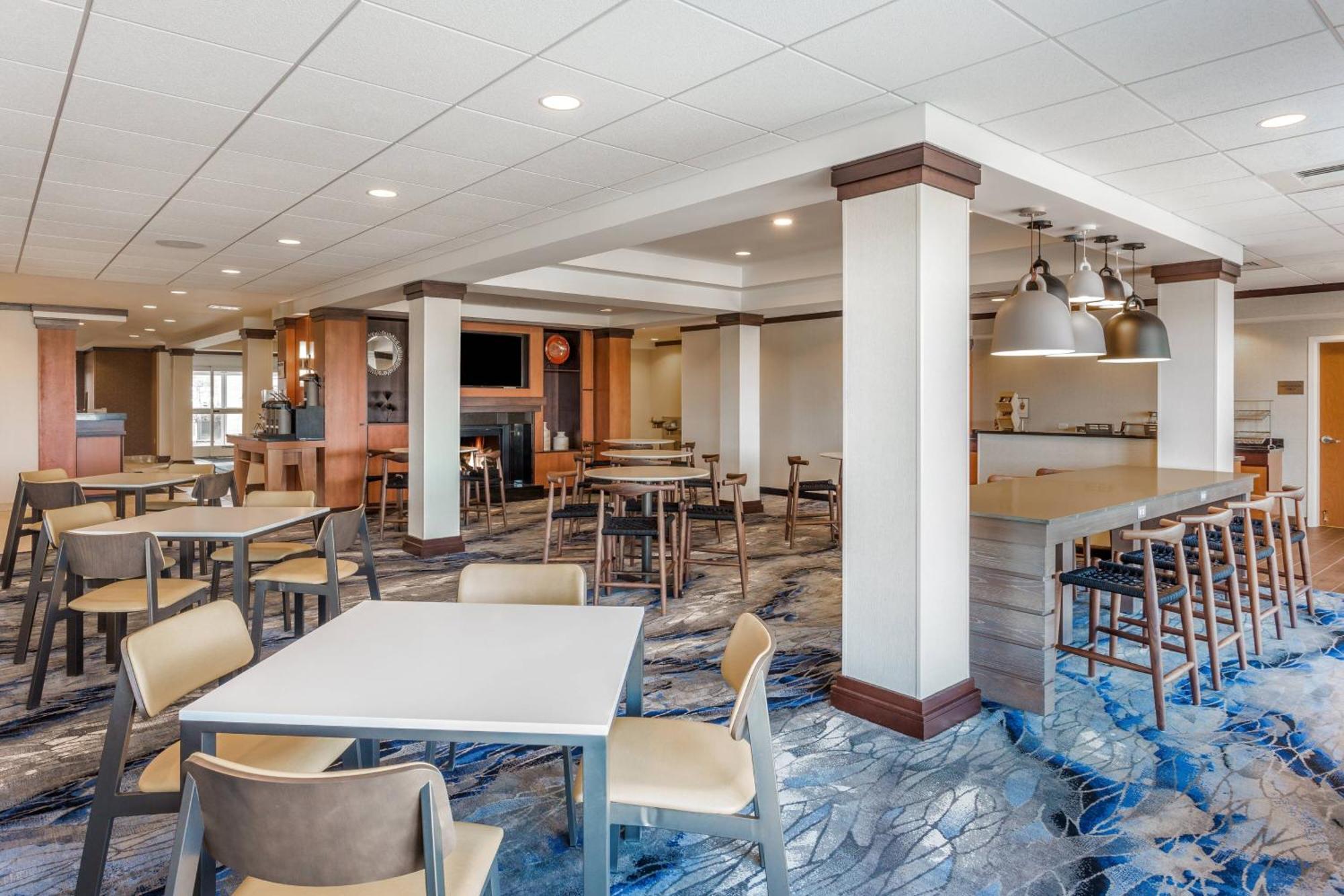 Fairfield And By Marriott East Hotel Madison