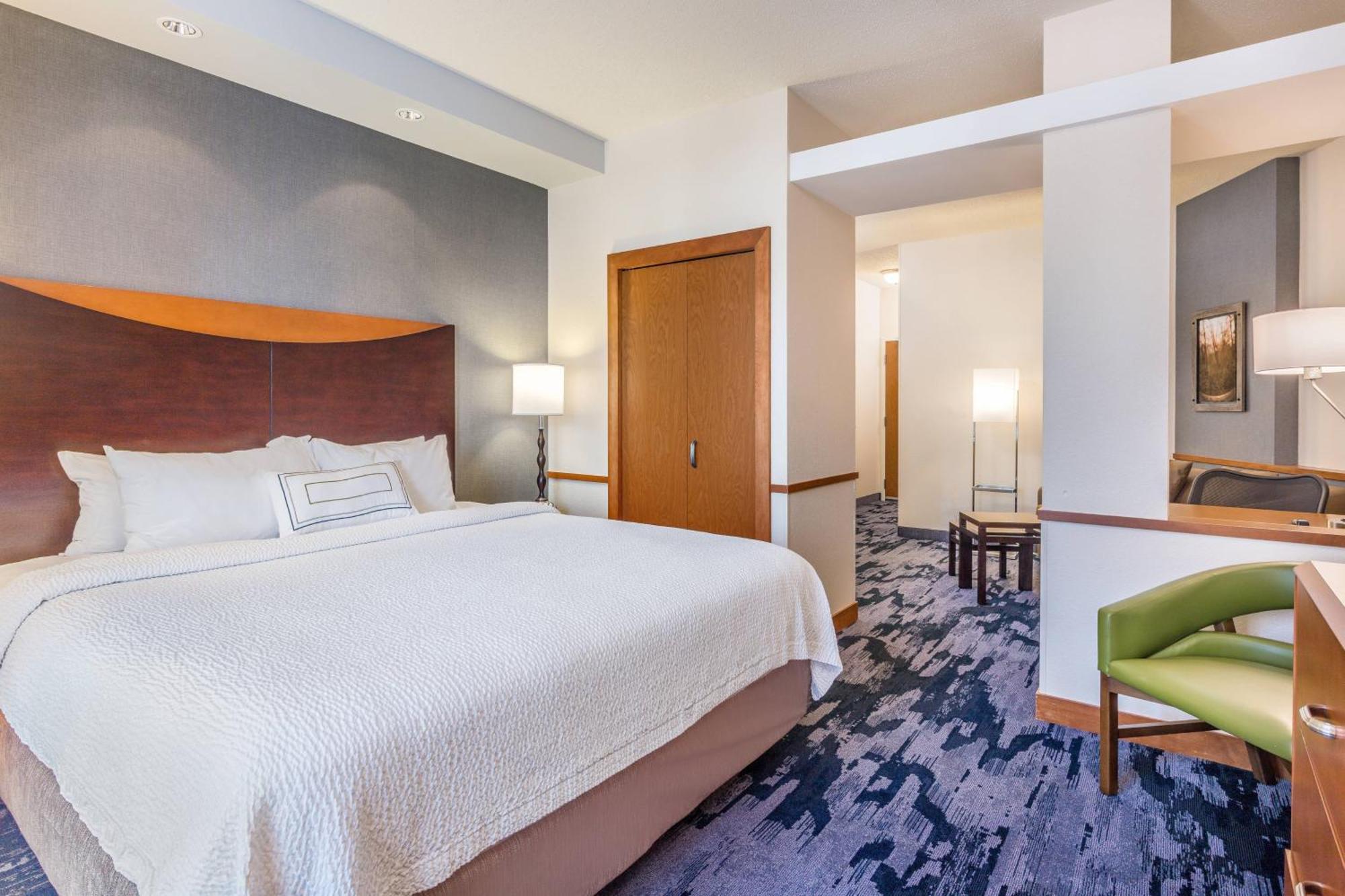 Hotel Fairfield And By Marriott East Madison