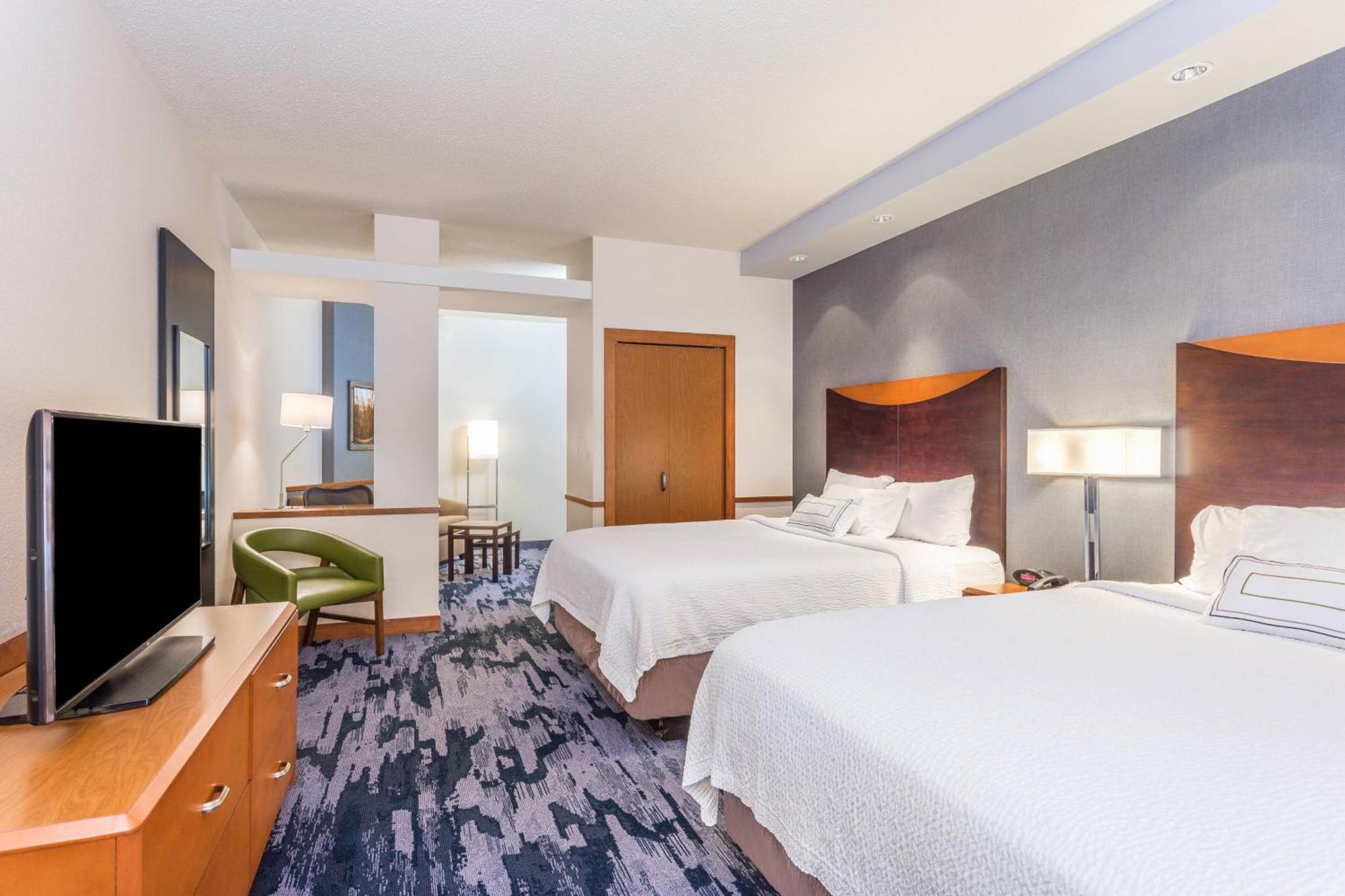 Hotel Fairfield And By Marriott East Madison